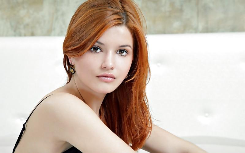 25P Pretty Cute Teen Redhead In Bed,By Blondelover.