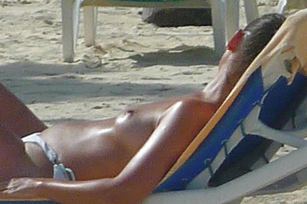 9P Topless Beach Girls