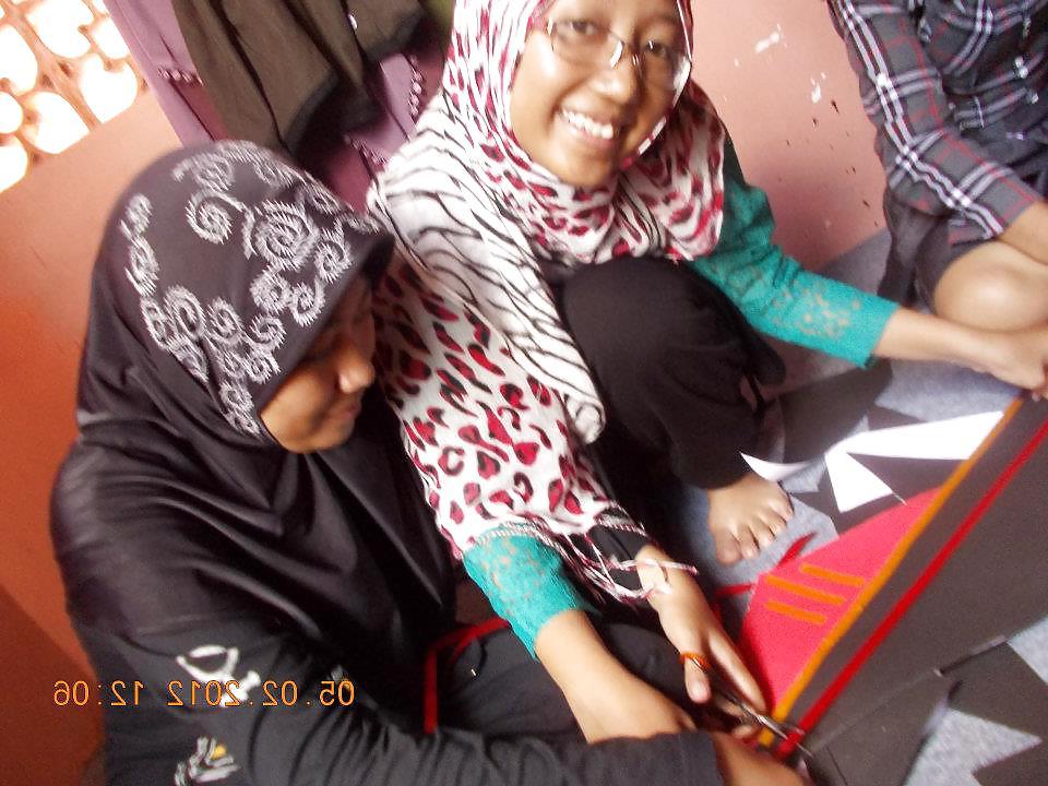 8P Hijab feet