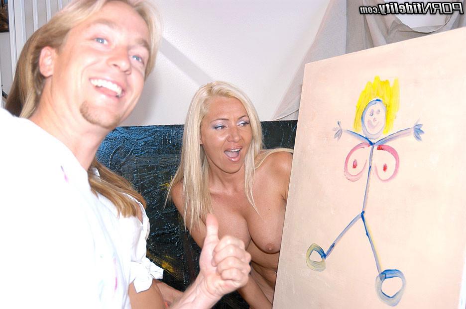 16P Lisa needed money so she started posing nude and get more