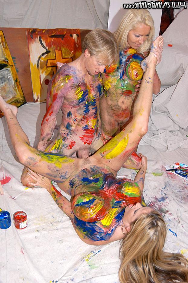 16P Lisa needed money so she started posing nude and get more