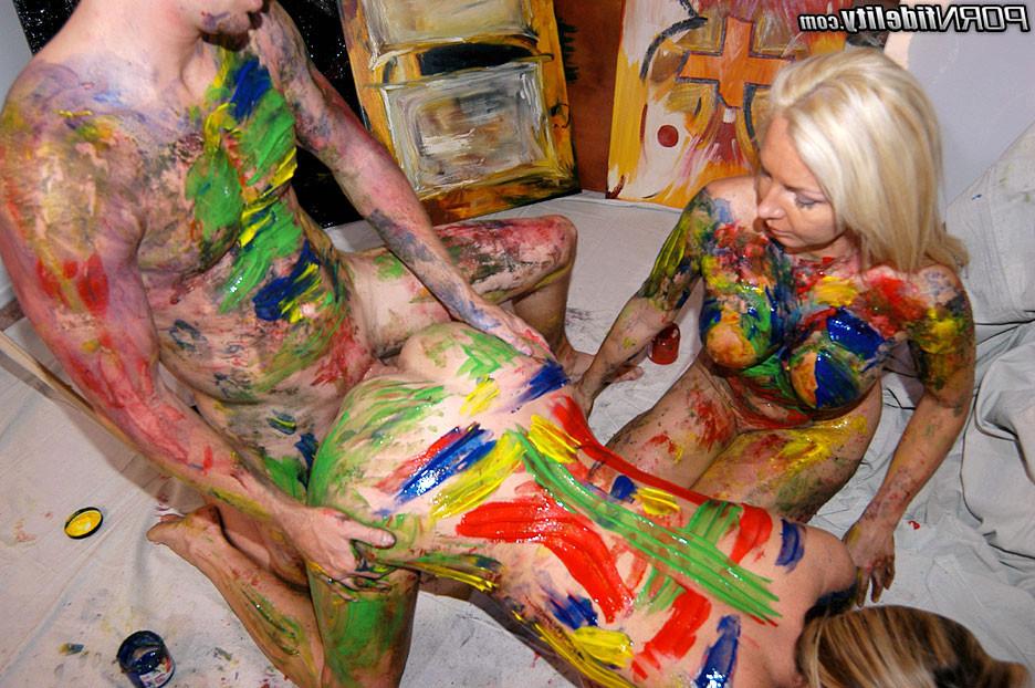 16P Lisa needed money so she started posing nude and get more