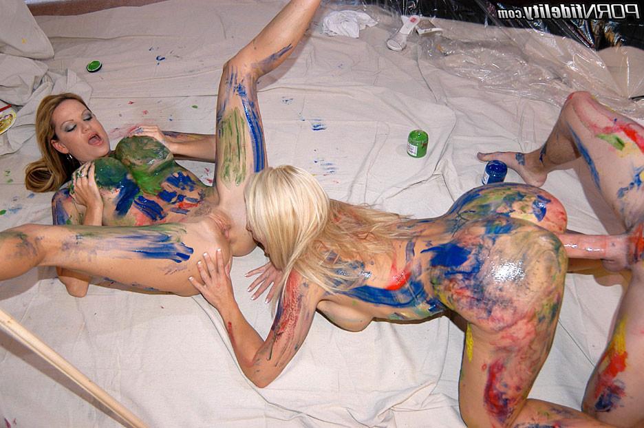 16P Lisa needed money so she started posing nude and get more