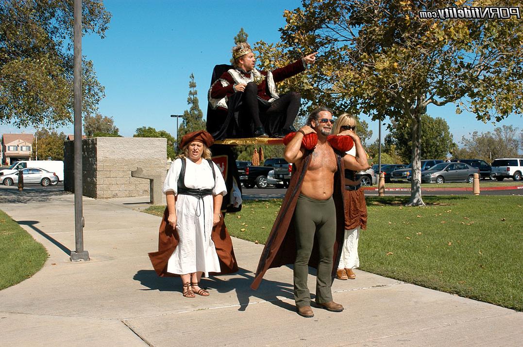 16P The king and queen summon four sex slaves and feast