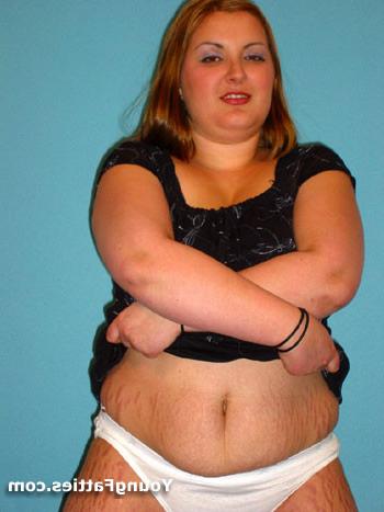 15P Plump chubby posing and getting naked