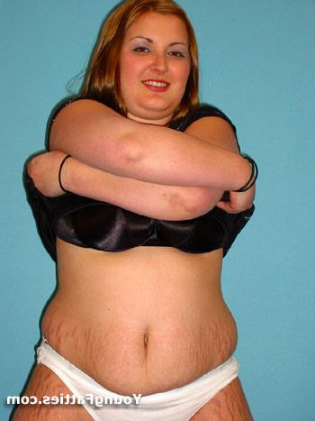 15P Plump chubby posing and getting naked