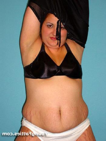 15P Plump chubby posing and getting naked