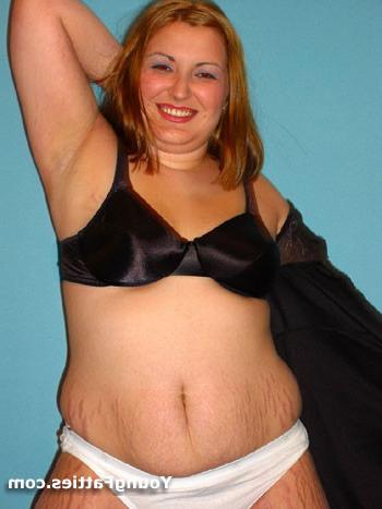 15P Plump chubby posing and getting naked