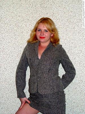 16P Blonde busty chubby getting naked