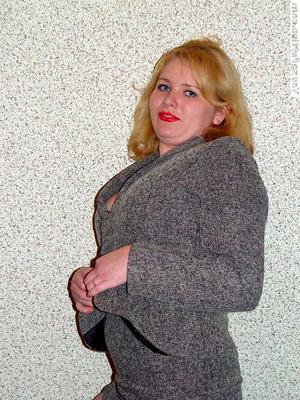 16P Blonde busty chubby getting naked