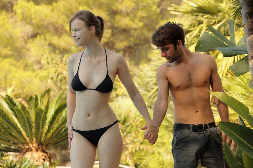 16P Bikini girlfriend finds herself in a slutty threesome