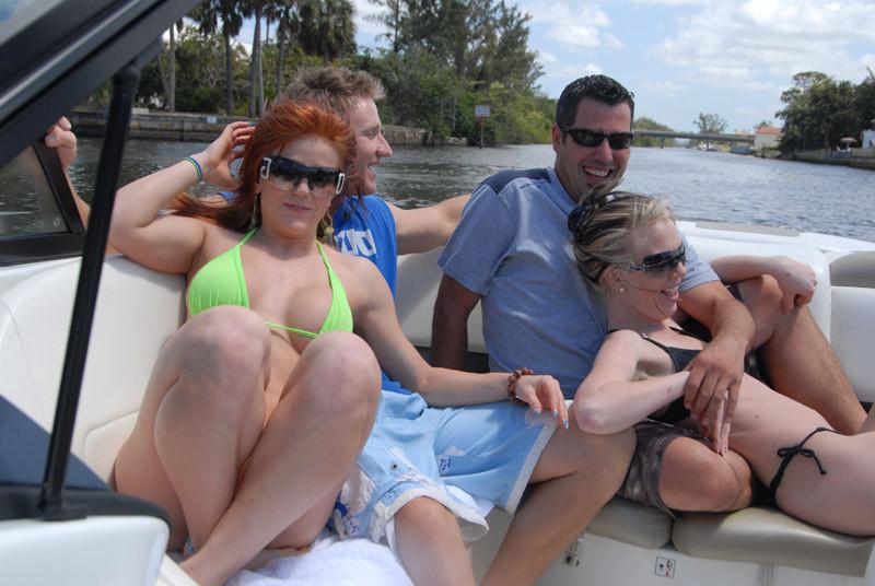 20P Sexy gal gets ocean fucked.|Erica is on for some clam diving.|Adventurous babe o