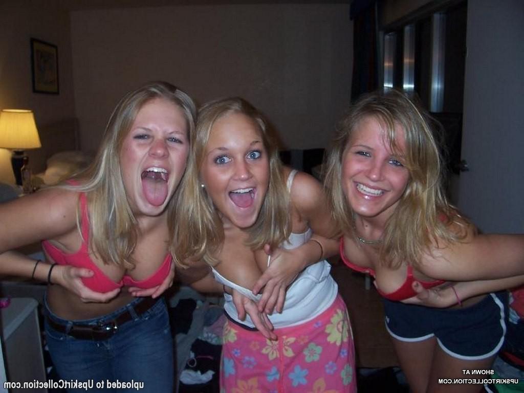 12P Chick don't wear bras and show nasty upblouse