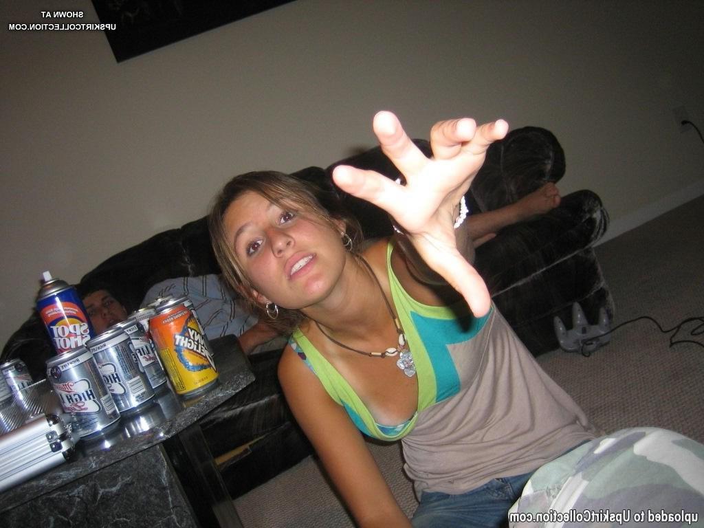 12P Chick don't wear bras and show nasty upblouse