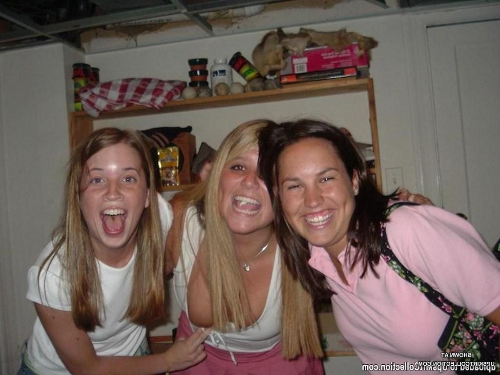 12P Chick don't wear bras and show nasty upblouse