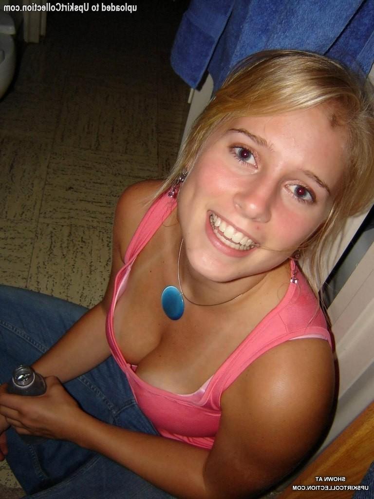 15P Hard nipples peeking in raunchy downbouse pics