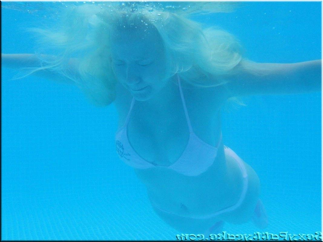 20P Big boob blonde teen underwater