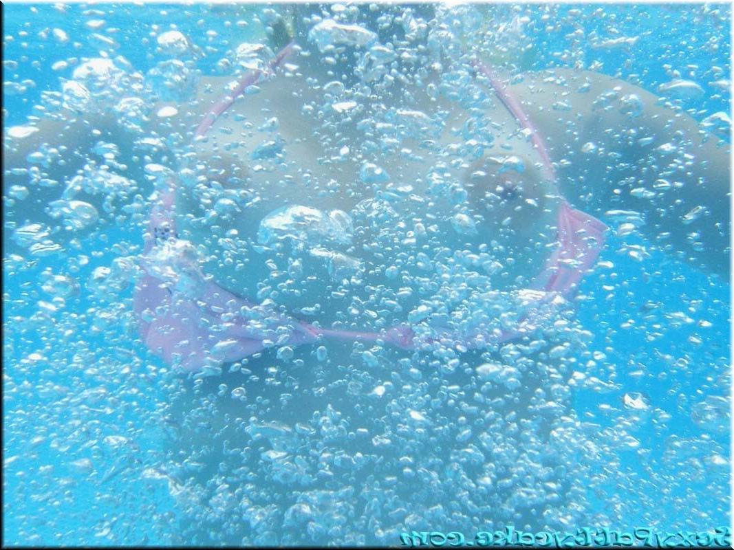 20P Big boob blonde teen underwater