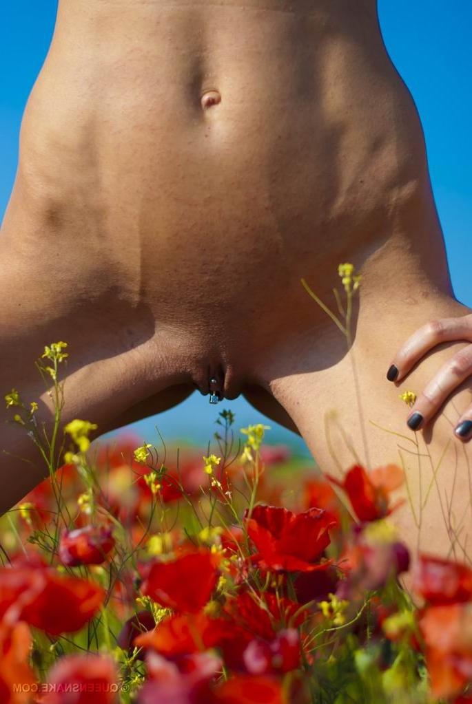 16P bizarre pussy insertions