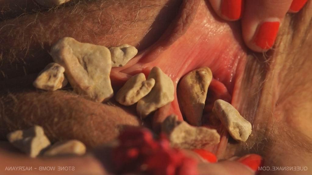 16P extreme bizarre pussy insertions