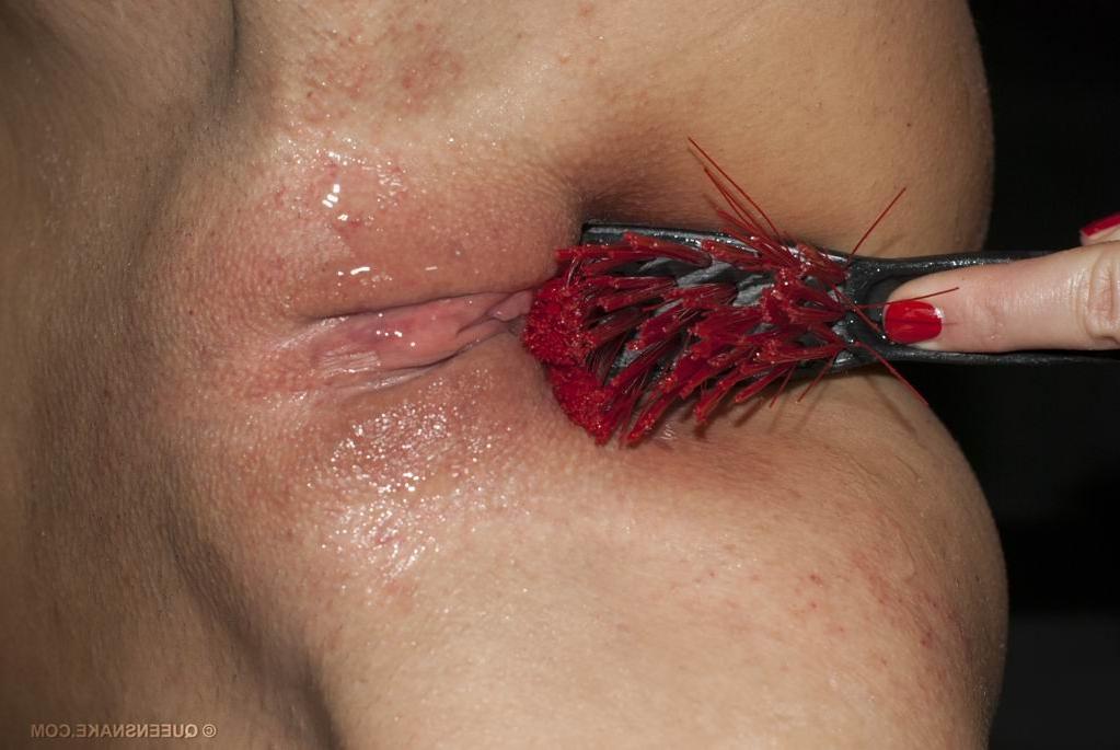 20P bizarre pussy insertions