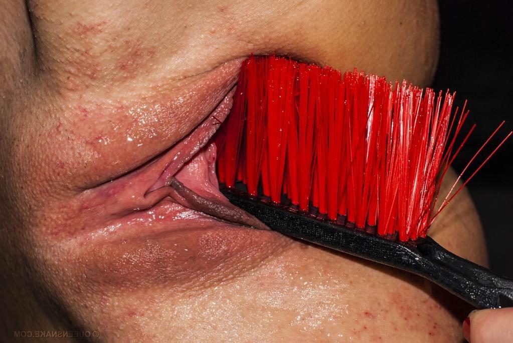 20P bizarre pussy insertions