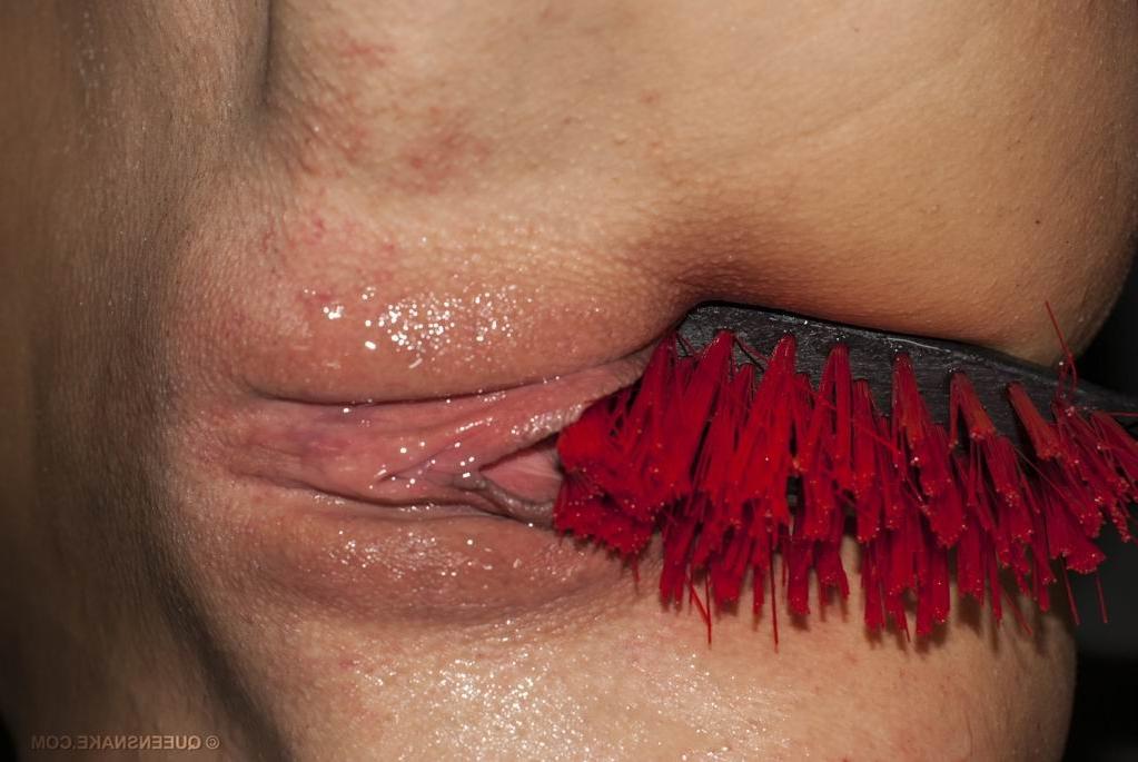 20P bizarre pussy insertions