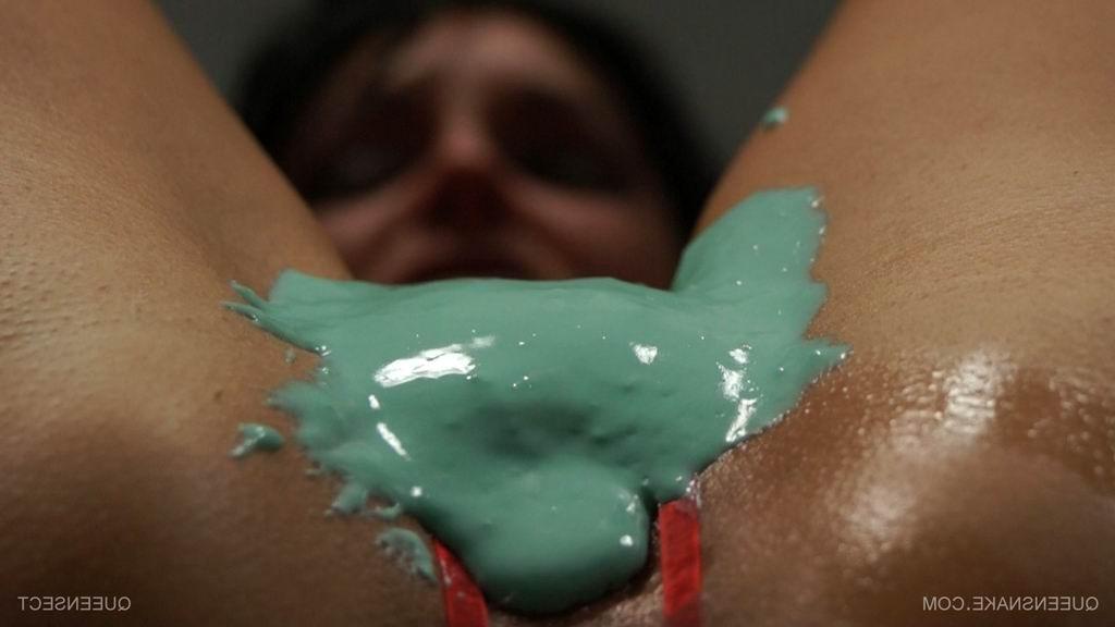 15P extreme bizarre pussy insertions