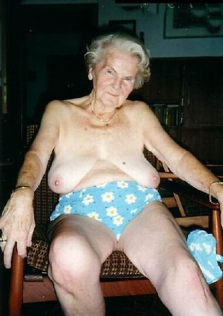 16P very old amateur grannies showing off