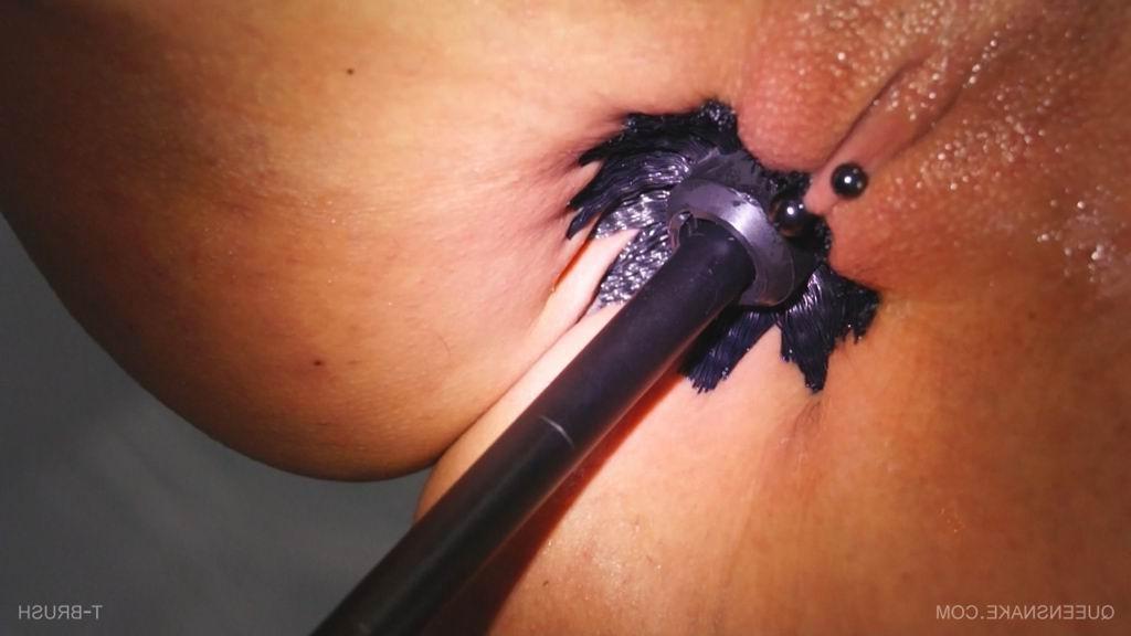 16P extreme and bizarre pussy insertions