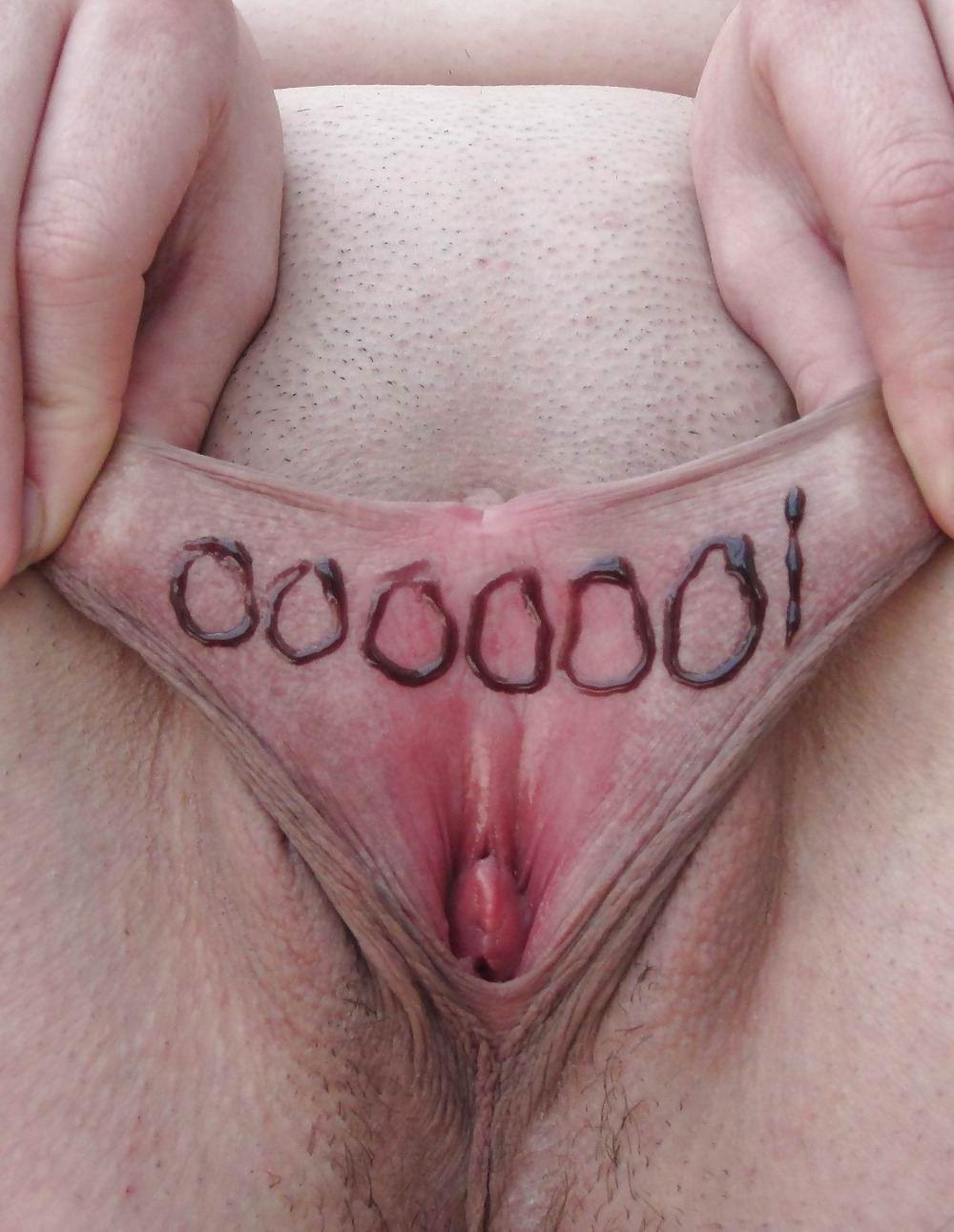 15P women stretching their pussy lips wide open