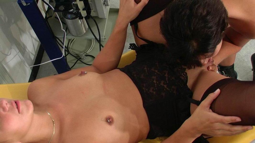15P lesbian matures pumping and fisting