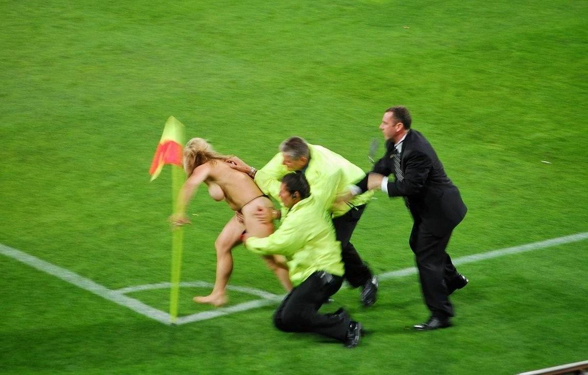 16P weird bizarre unusual and funny pictures