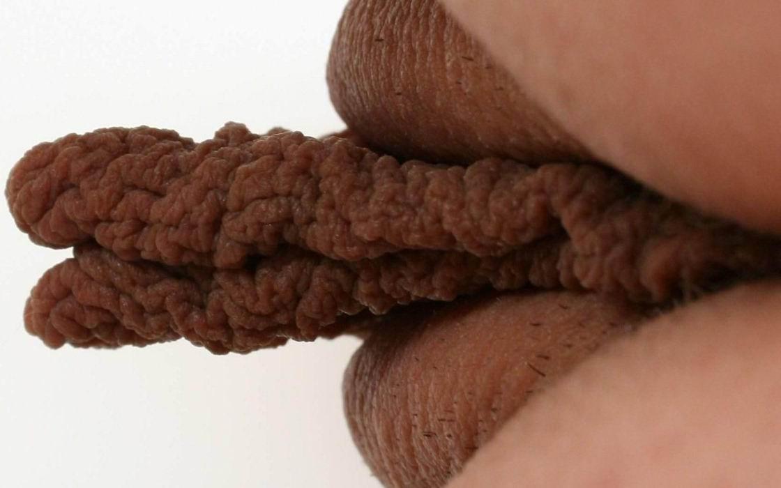 15P very huge pussylips and clitoris