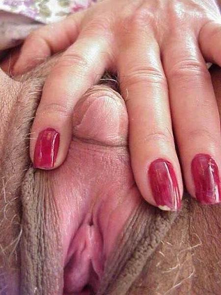 18P wow what a huge meaty clits