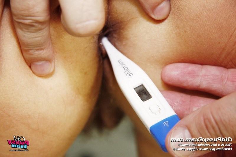 15P Fat mature Radka gyno speculum pussy exam at kinky clinic