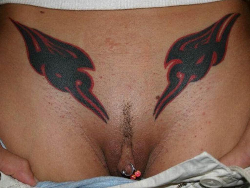20P tattooed and pierced amateur pussies