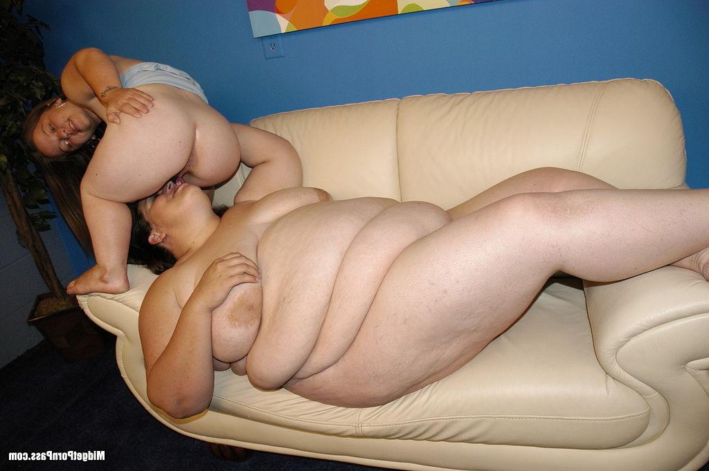 15P Naughty sex fun with midget and huge woman