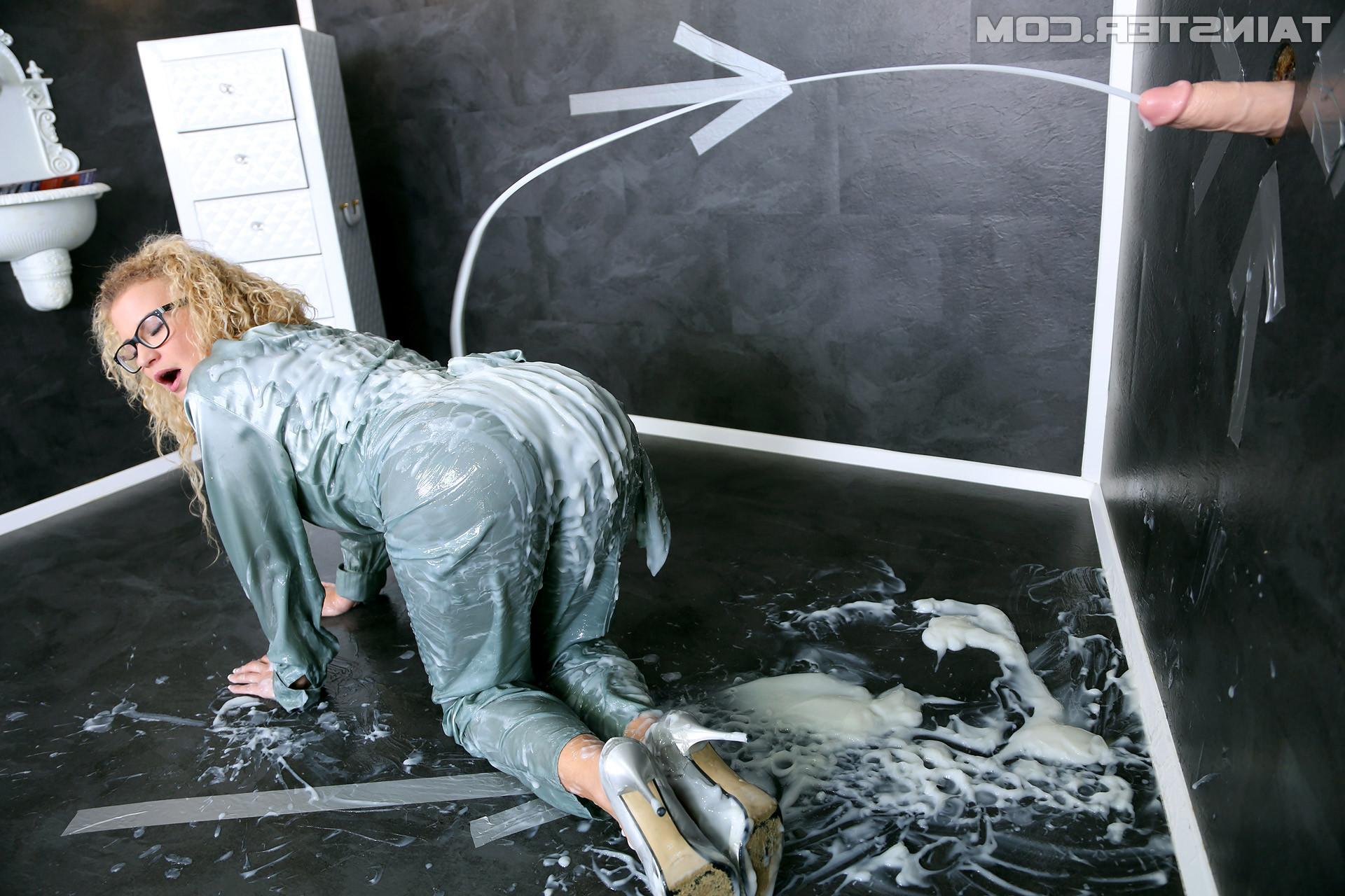 15P Angel Diamond Follows The Arrow To Gloryhole Glory