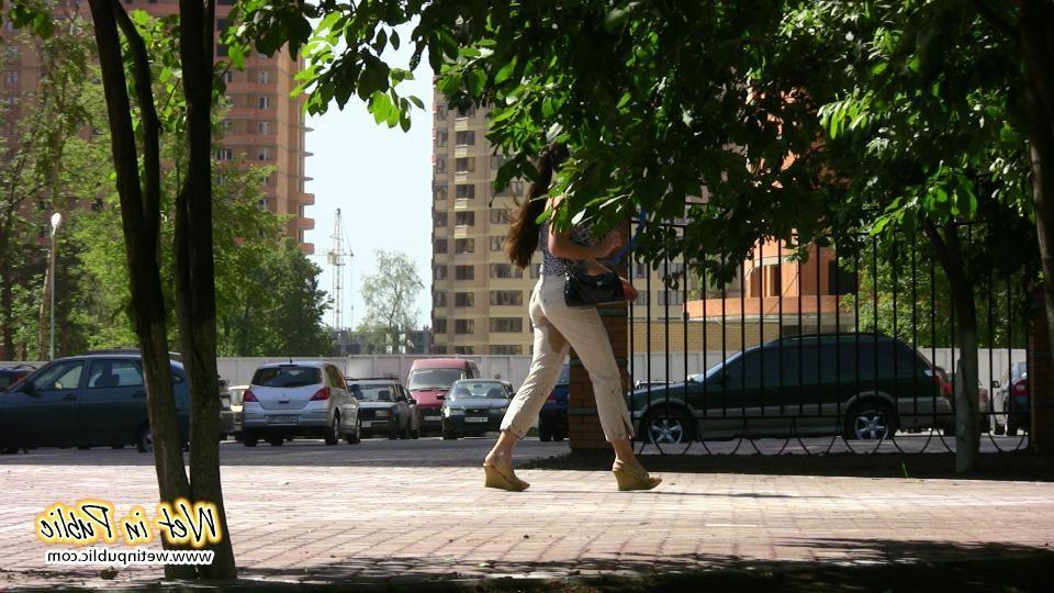 16P Chick wets herself and has to change her panties right in a public park