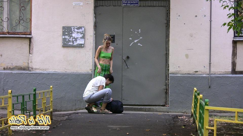16P Two silly chicks can't find the keys and end up wetting their pants