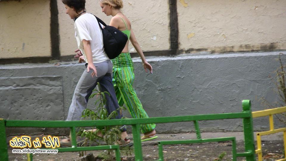 16P Two silly chicks can't find the keys and end up wetting their pants
