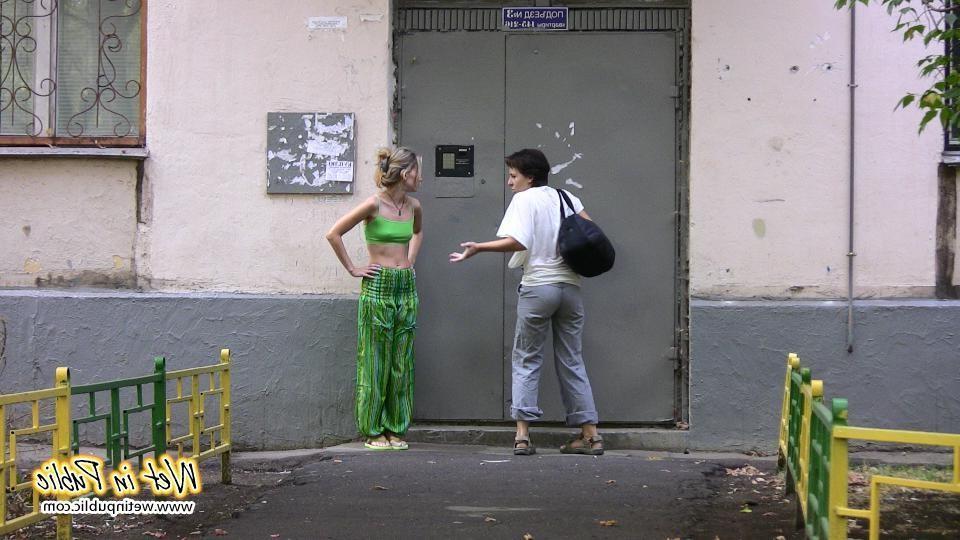 16P Two silly chicks can't find the keys and end up wetting their pants