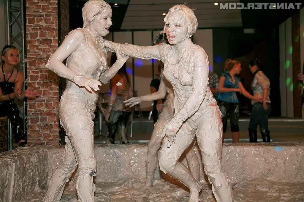 15P Babes wrestling in the mud