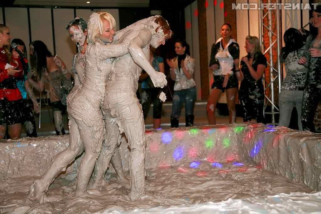 15P Babes wrestling in the mud
