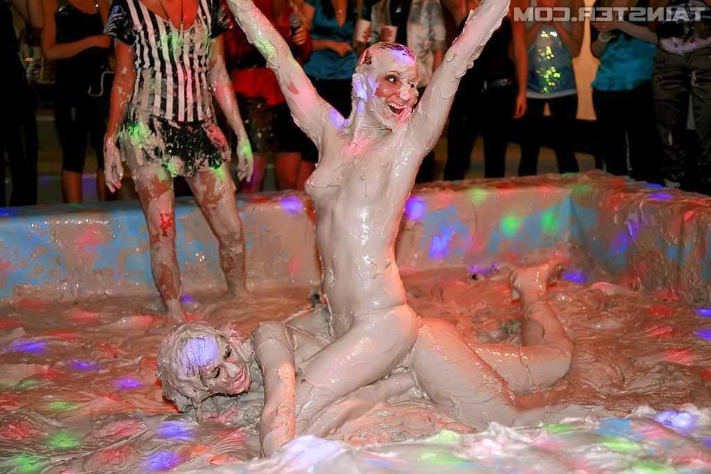 15P Hot lesbians wrestling in mud