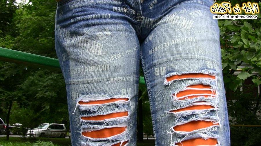 15P Red miss in the shades piss-drenches her fashion torn jeans outdoors