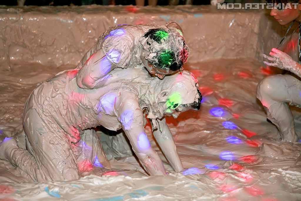 15P Lesbians wrestling in mud