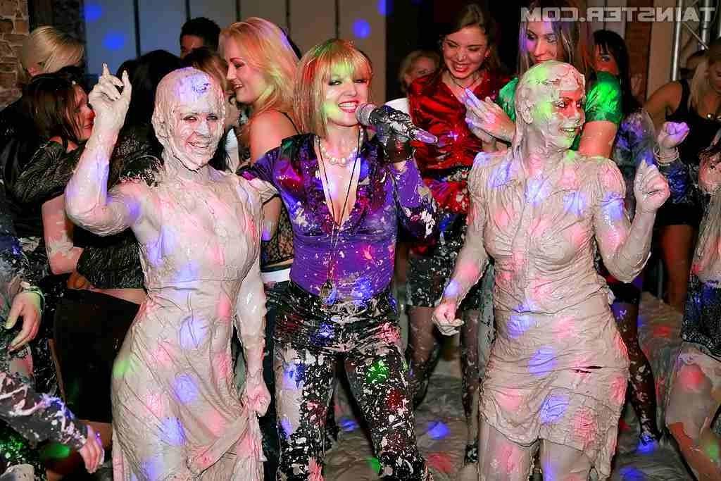 15P Lesbians wrestling in mud