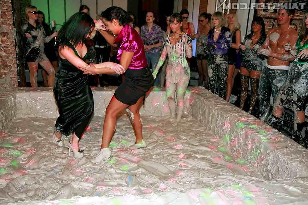 15P Lesbians wrestling in mud